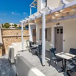 Eleftheria Apartahotel Playa de Perivolos