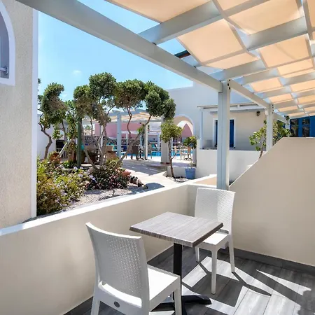 Eleftheria Aparthotel Perivolos (Santorini)