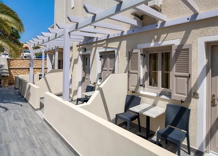 Eleftheria 4* Perivolos (Santorini)