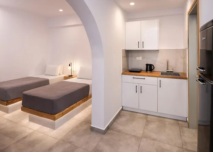 Eleftheria 4* Perivolos (Santorini)