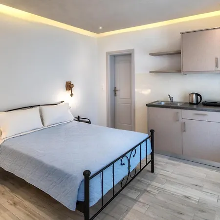 Eleftheria Lägenhetshotell Perivolos (Santorini)