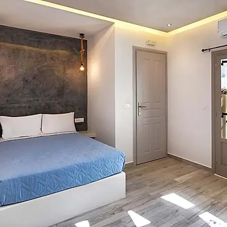 Eleftheria Perivolos (Santorini)
