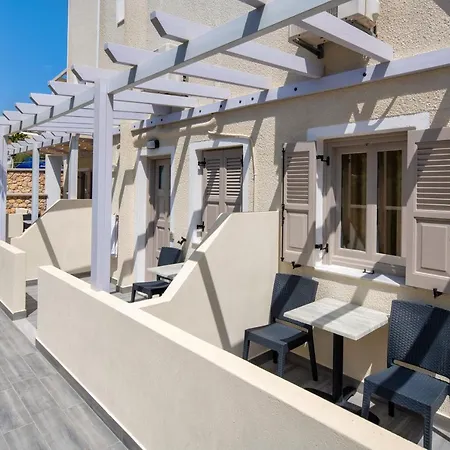 Eleftheria 3* Perivolos (Santorini)