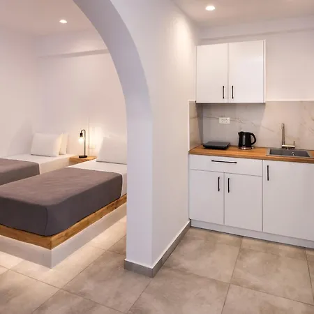 Eleftheria 3* Perivolos (Santorini)