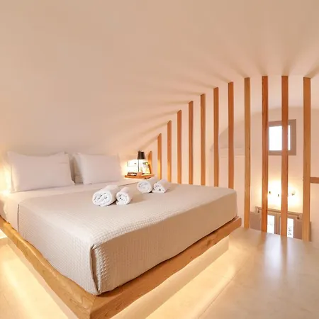 Eleftheria 3* Perivolos (Santorini)