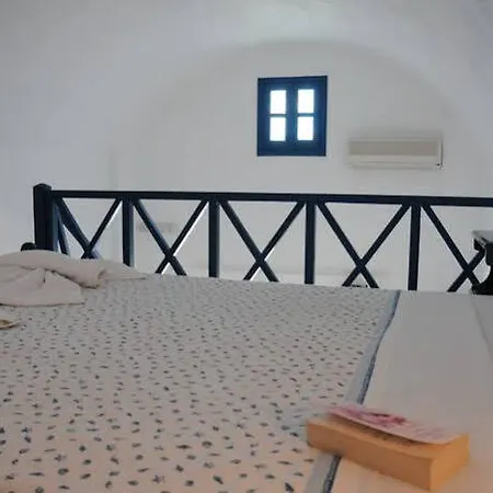 Eleftheria Perivolos (Santorini)