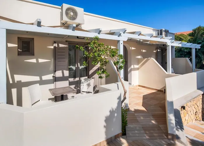 Eleftheria Aparthotel Perivolos (Santorini)